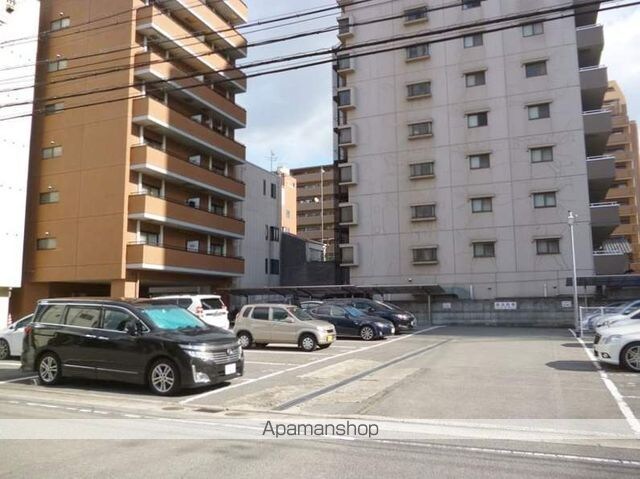 和歌山県和歌山市十番丁[1LDK/40m2]の駐車場2