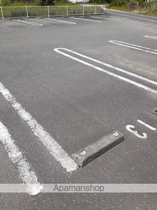 アルカンシエル[2LDK/58.8m2]の駐車場1