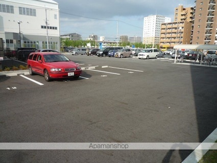 滋賀県草津市南草津２丁目[1K/28.05m2]の駐車場2