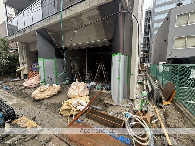 シーズンフラッツ新大阪SOUTHの玄関写真