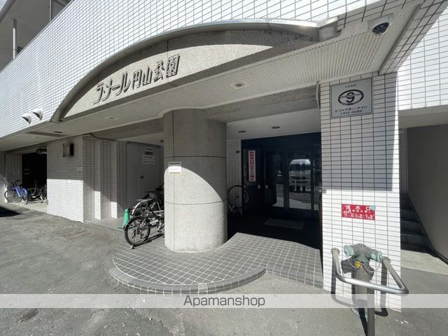 ラメール円山公園の玄関写真