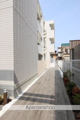 DーRESIDENCE荘園Bの玄関写真