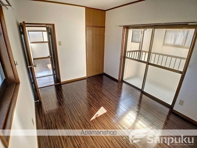 松山市 2階建 築35年の内装写真