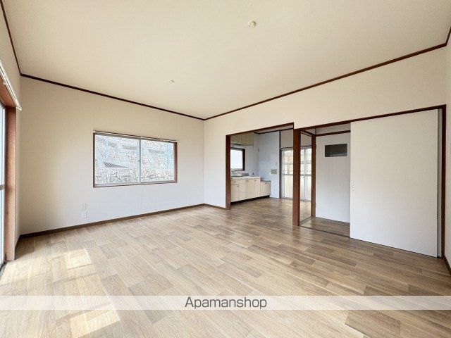 亀山南2丁目戸建ての内装写真