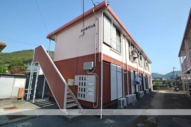 シャルマンA棟の玄関写真