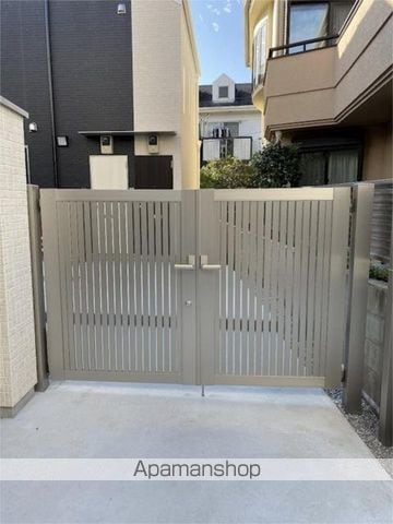 アイコート久我山の玄関写真