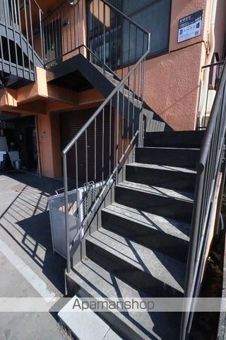 ミューズ伏見の玄関写真