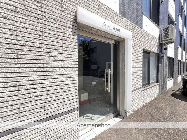ELVITA山鼻の玄関写真
