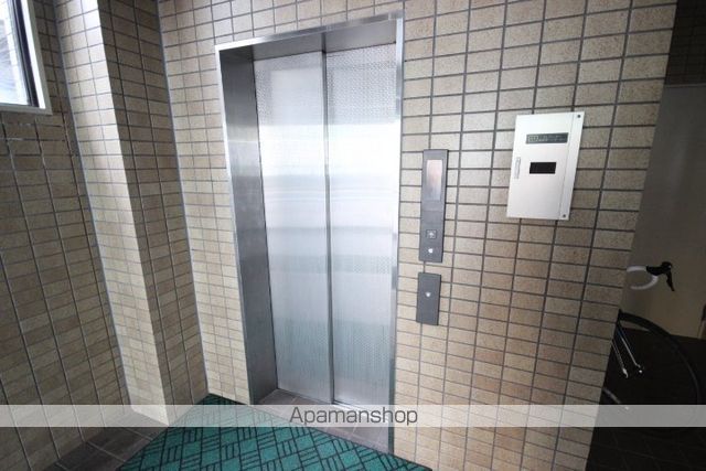 サンスペアリアビルの玄関写真