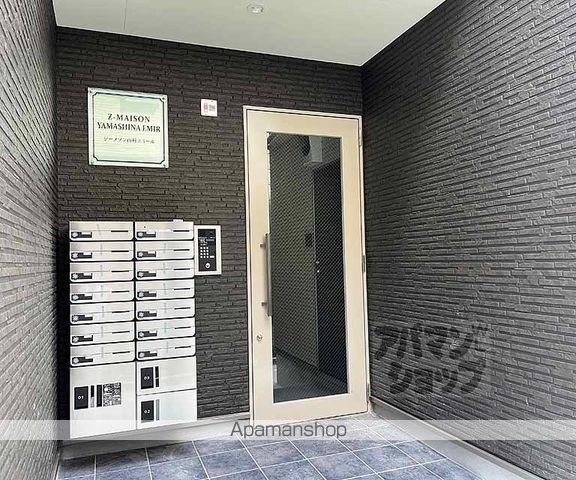 ジーメゾン山科エミール 817条件変更しておりますの玄関写真