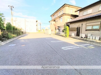 ヴィラ岡村フェリオ[1LDK/52.54m2]の駐車場
