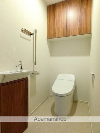 ザ・パークハウス西新宿タワー６０[3LDK/81.5m2]のトイレ