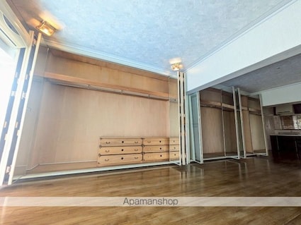 クローバーハイツ森小路２号棟[1LDK/64m2]の収納