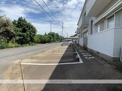 シャングリラ[2DK/42.08m2]の駐車場