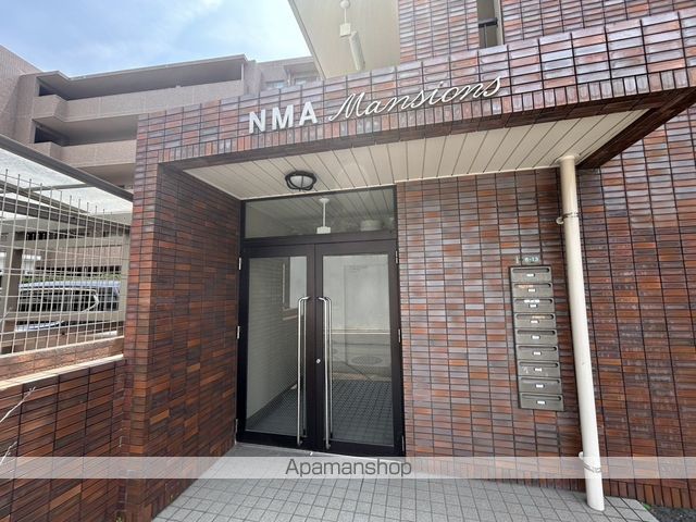 NMAマンションの玄関写真