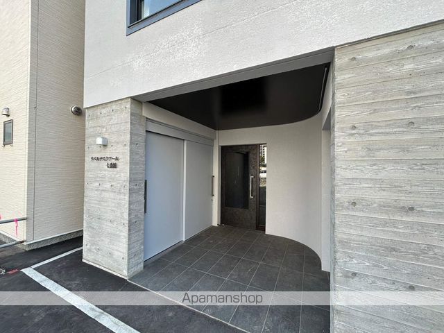 リベルテスクアール七番館の玄関写真