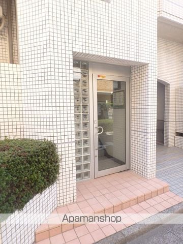 シャンブル南浦和の玄関写真