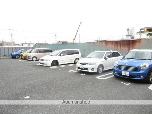 ヴィラージュ[1LDK/36m2]の駐車場