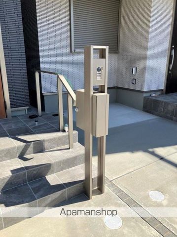 北新宿戸建の玄関写真