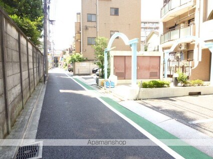 東京都文京区大塚６丁目[3LDK/64m2]の周辺3
