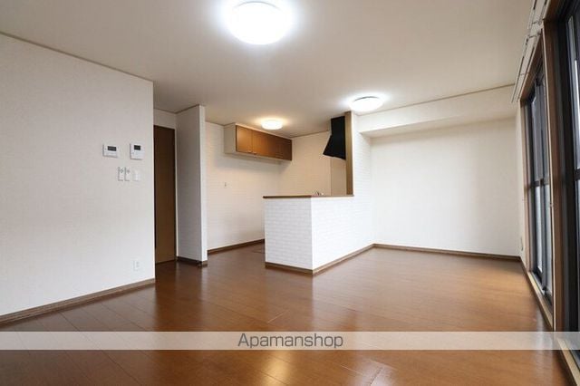 ＲＯＹＡＬ　ＧＡＲＤＥＮ　ＣＡＳＡＨＡＲＡ[3LDK/79.07m2]のリビング・居間