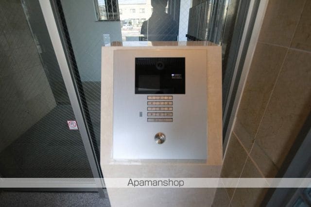 STILL上東の玄関写真