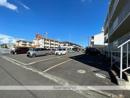 ＦＩＲＳＴ　ＬＵＮＡ[3DK/56.7m2]の駐車場