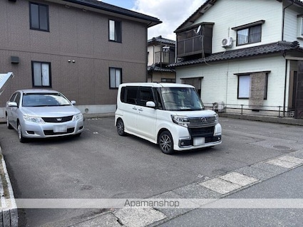 トゥルースタウン[2LDK/58.07m2]の駐車場