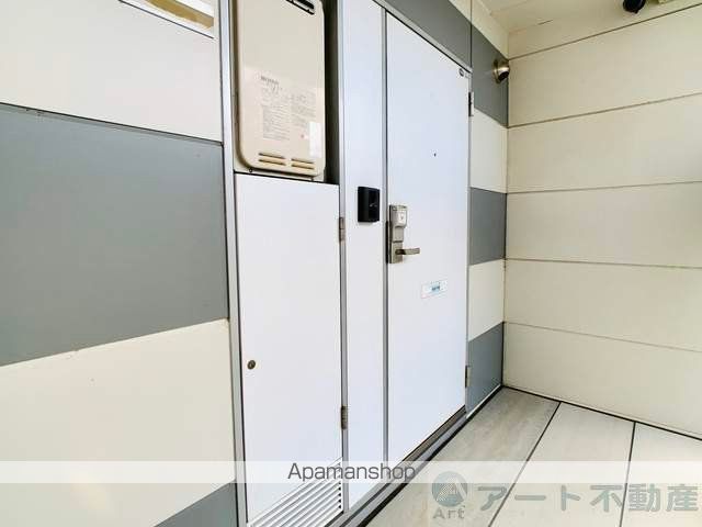 レオパレスグランドカメリアの玄関写真