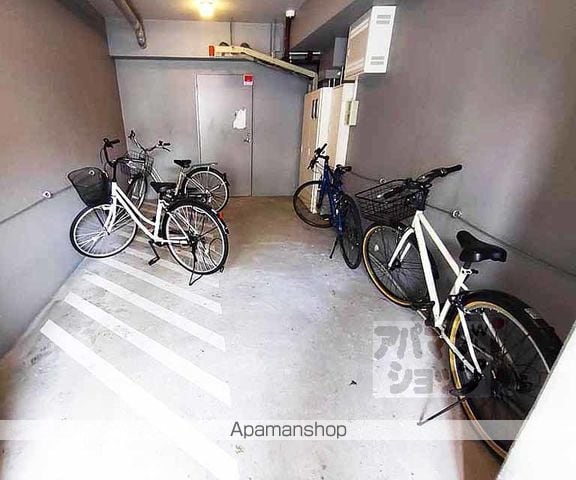 J&N三条神宮前の外観写真