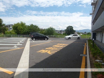 カモミール[2LDK/60.18m2]の駐車場