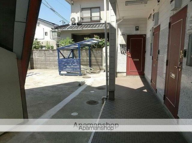 ブリッキ駒見の玄関写真