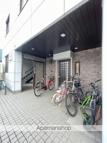 小塚ビルの玄関写真