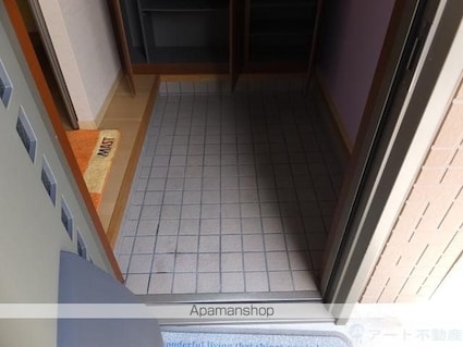 メゾン・ブランシェ　Ａ棟[3LDK/82.68m2]の玄関