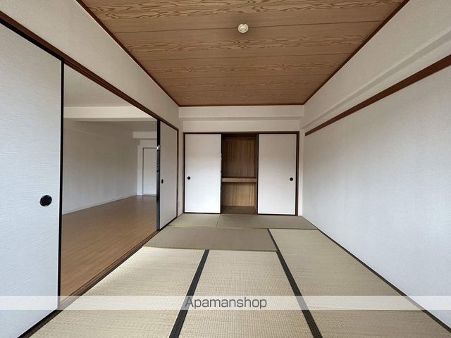 ユーハイムカシワバラの内装写真