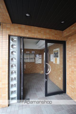 シダー西大寺の玄関写真