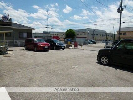 グランドール塚町[1K/23m2]の駐車場3