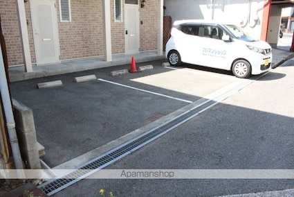 プチメゾンドレミファ[1DK/31.3m2]の駐車場1