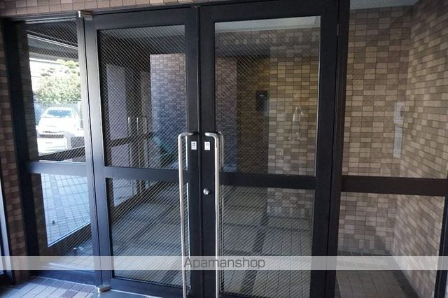 CRECER新栄の玄関写真