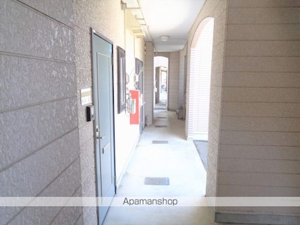 エル・リーナ　Ｂ棟[1K/29.81m2]のエントランス3