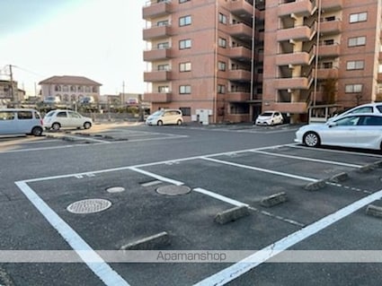 ウイング八日市[2LDK/56.4m2]の駐車場3