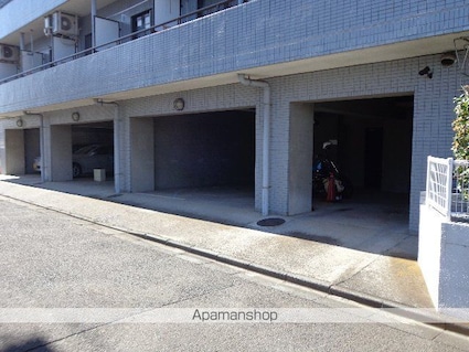 エバーグレース西府[1R/17m2]の駐車場