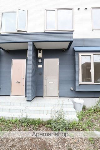 ノースピースB棟の玄関写真