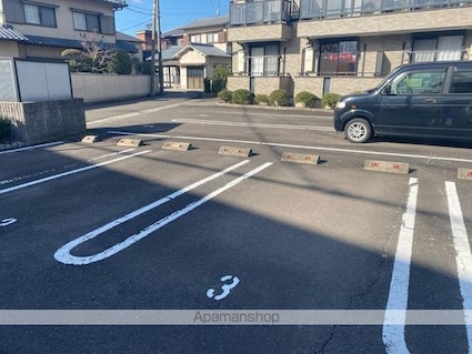 カムフィスペース[1R/33.15m2]の駐車場