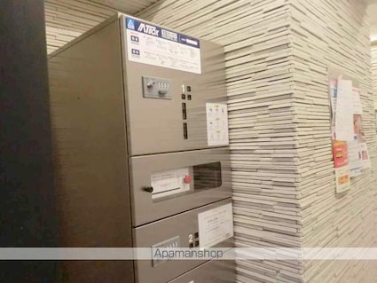 ベルジュネス春日町[1K/27.2m2]のエントランス1