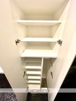 レジディア三軒茶屋Ⅲ[2K/26.3m2]の玄関