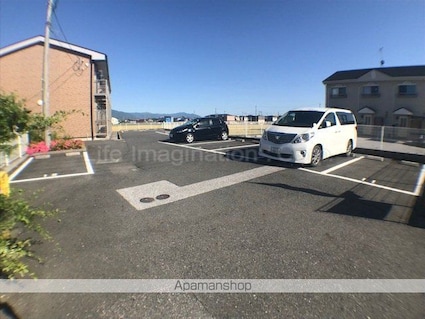 ボーソレイユ[1K/28.03m2]の駐車場