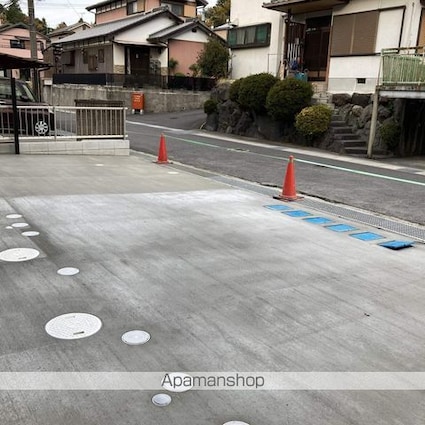 Ｍｒ．３[1K/23.16m2]の駐車場2