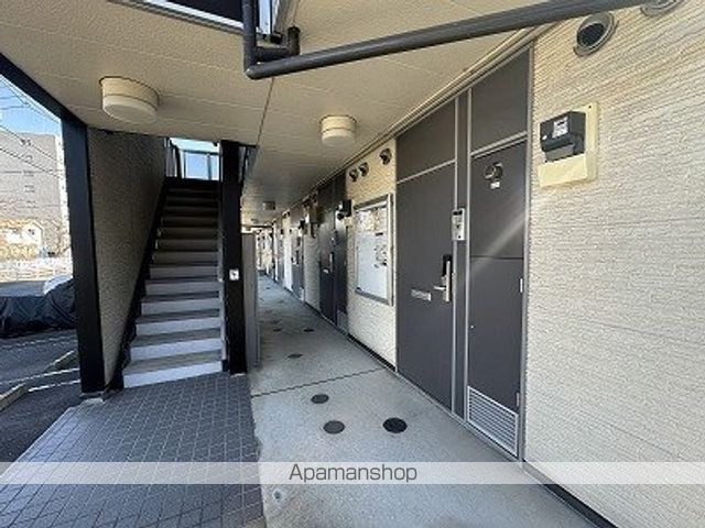 レオパレスEMUKAEの玄関写真