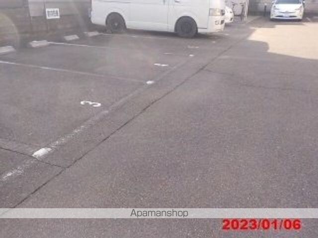 レオパレスシーマンニア[1K/22.35m2]の駐車場2